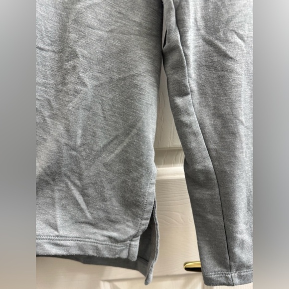 Old Navy Active Heather Gray long sleeve Top - Picture 3 of 7